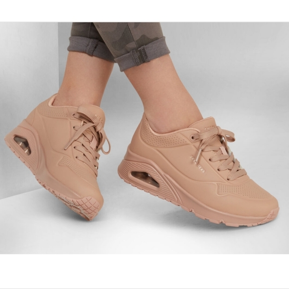 EUC Women’s Skechers Shoes Uno Stand on Air size 8 Medium Color Sand - Picture 1 of 6